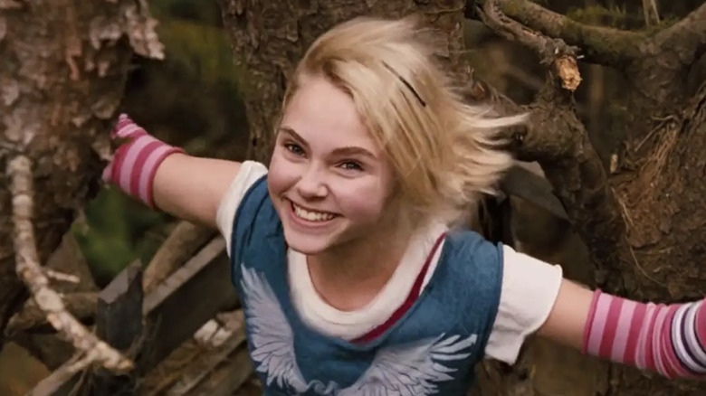 AnnaSophia Robb smiles in tree