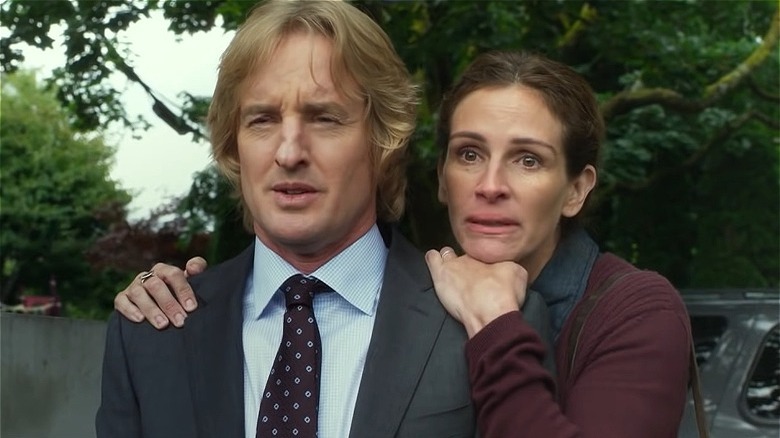 Worried Julia Roberts holds Owen Wilson