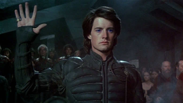 Paul Atreides raising hand