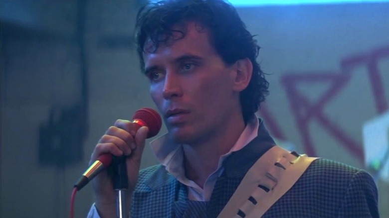 Buckaroo Banzai singing in a club