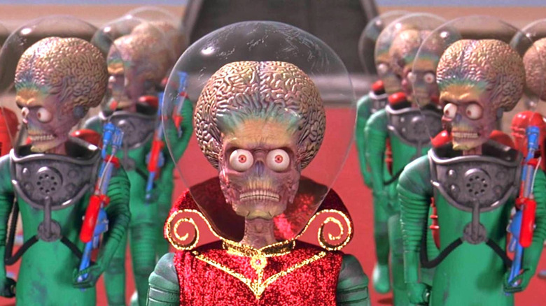 The Martians prepare to meet human beings in "Mars Attacks" (1997)