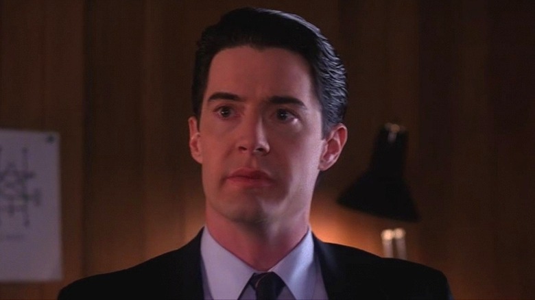 Dale Cooper conducting investigation