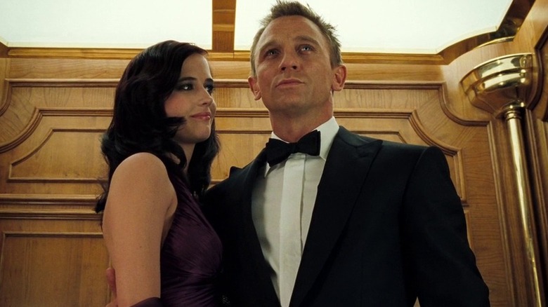 Bond and Vesper in elevator