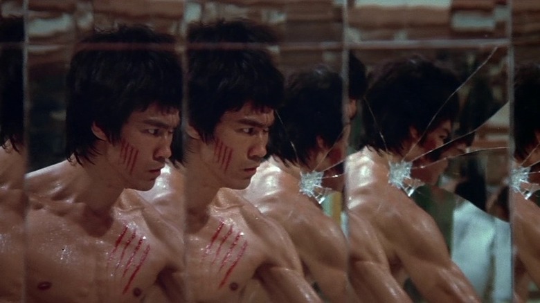 Bruce Lee in hall of mirrors