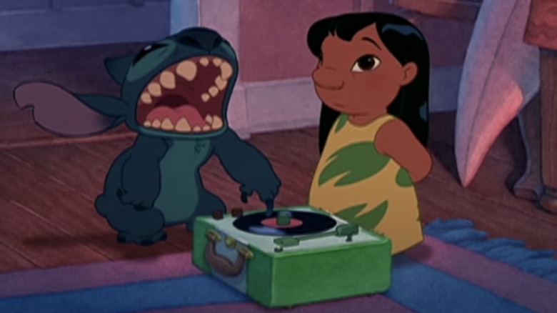 Stitch playing record with Lilo