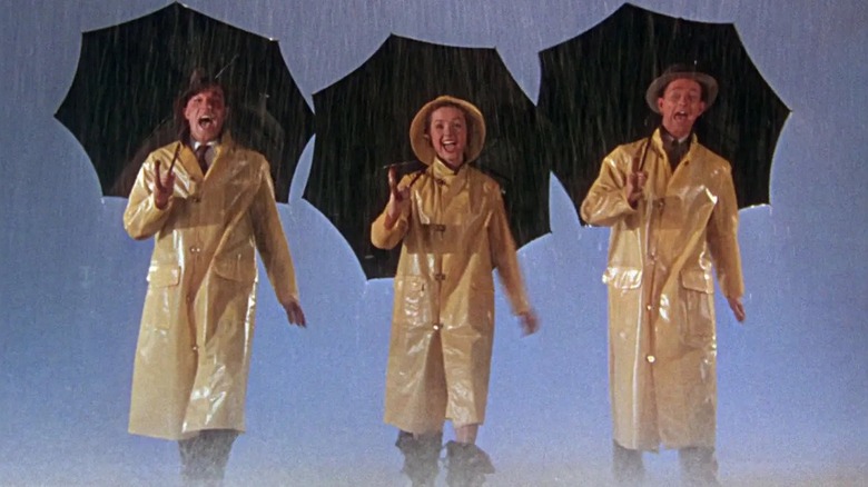 Don Lockwood, Kathy Selden, Cosmo Brown singing in rain