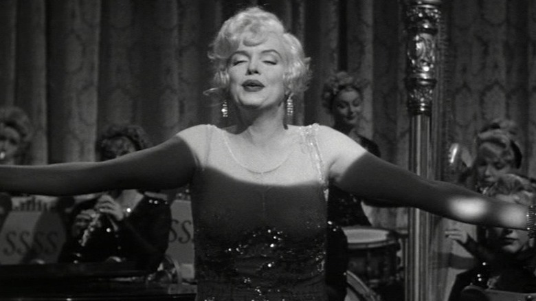 Marilyn Monroe singing