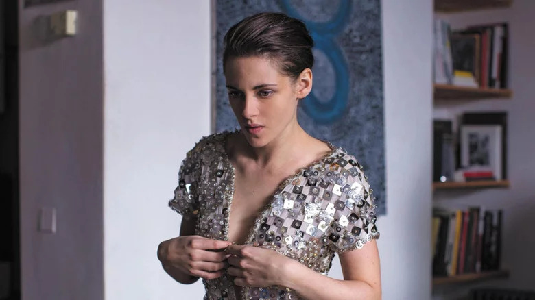 Kristen Stewart buttons up dress