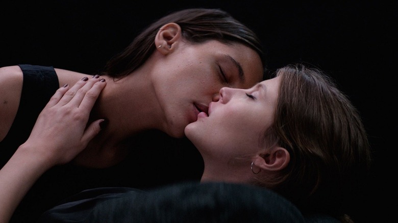 Kaya Wilkins and Eili Harboe kiss