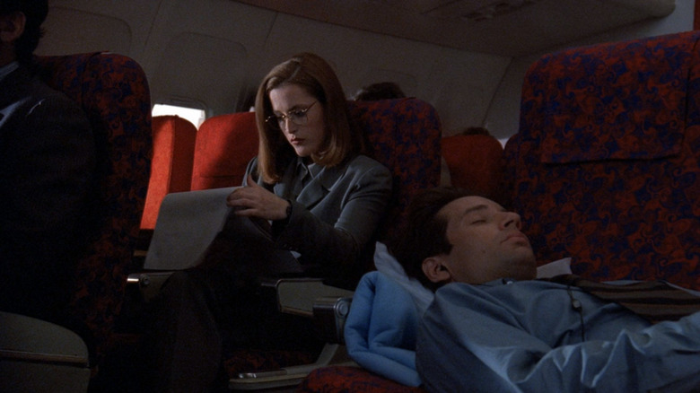 Mulder and Scully on plane