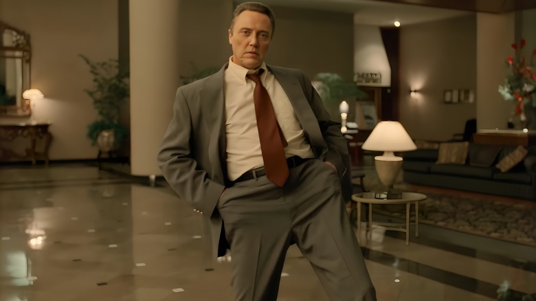 Christopher Walken walking without rhythm