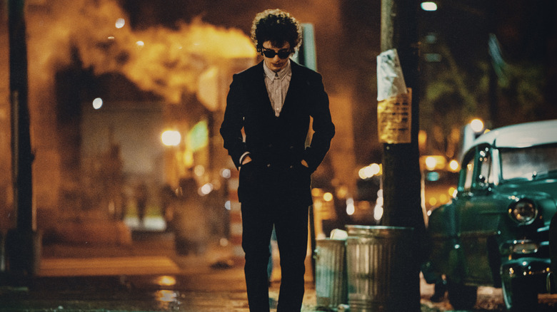 Bob Dylan walking through NY in A Complete Unknown