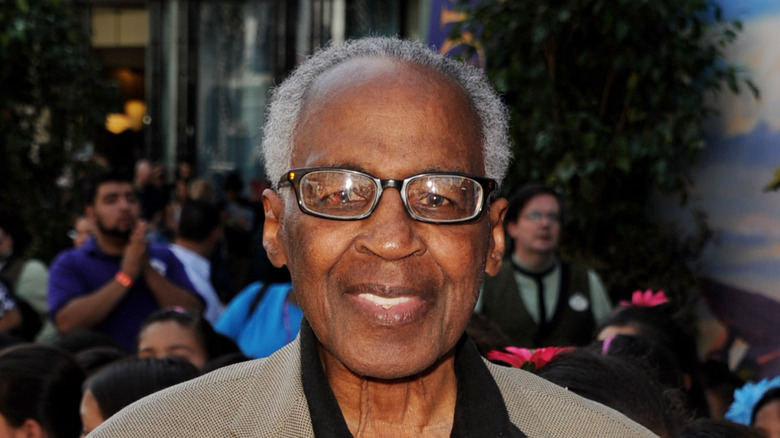 Robert Guillaume grey hair glasses