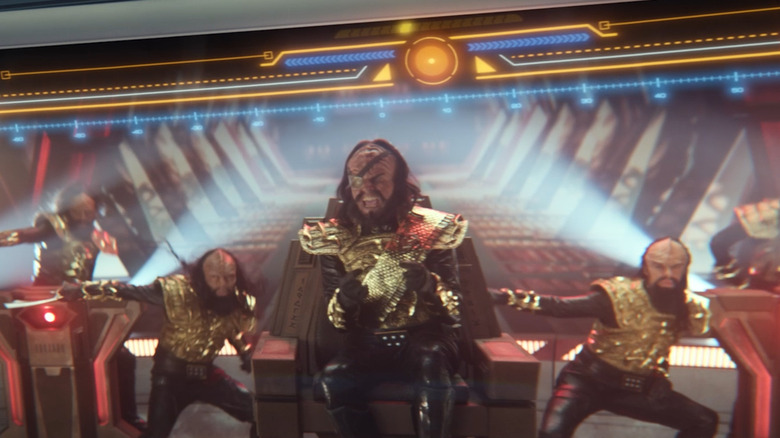 General Garkog and Klingon warriors