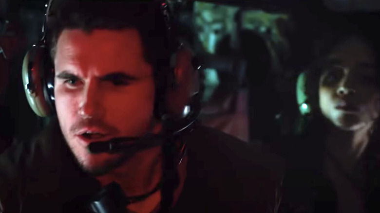 Robbie Amell Chris Redfield in helicopter