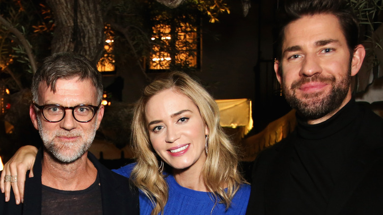 Paul Thomas Anderson stands with Emily Blunt and John Krasinski