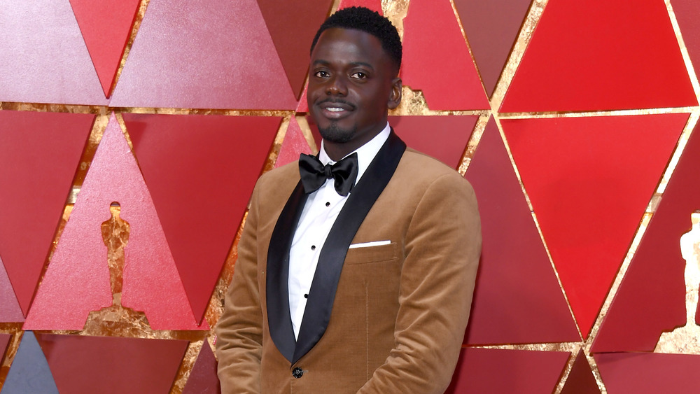 Daniel Kaluuya tan tuxedo