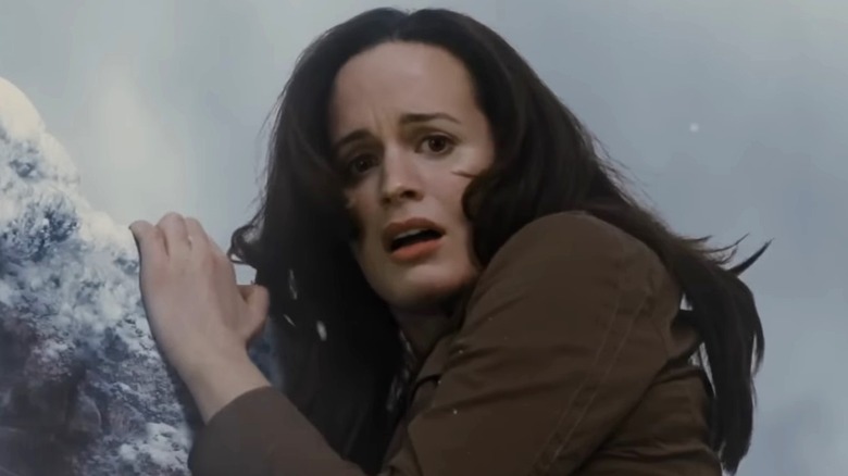 Esme Cullen holding onto cliff