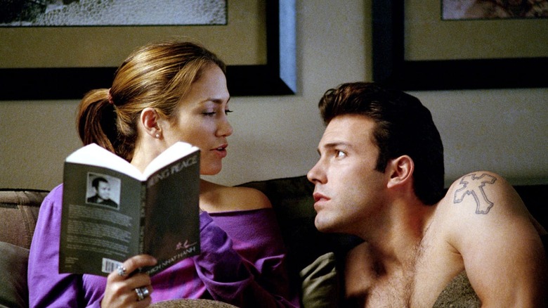 Jennifer Lopez reads to Ben Affleck in bed