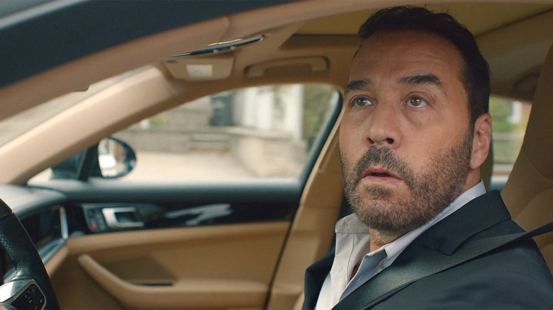 Jeremy Piven drives 