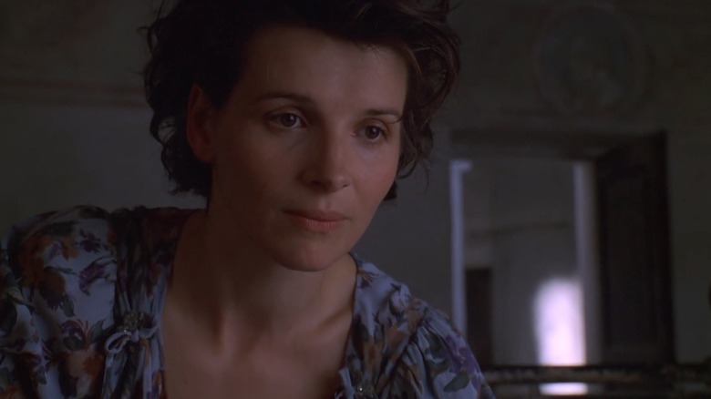 Juliette Binoche cares for the English patient