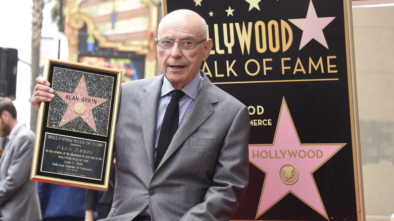 Alan Arkin holding up star sign