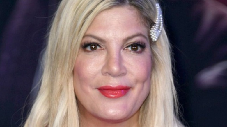 Tori Spelling posing at press event