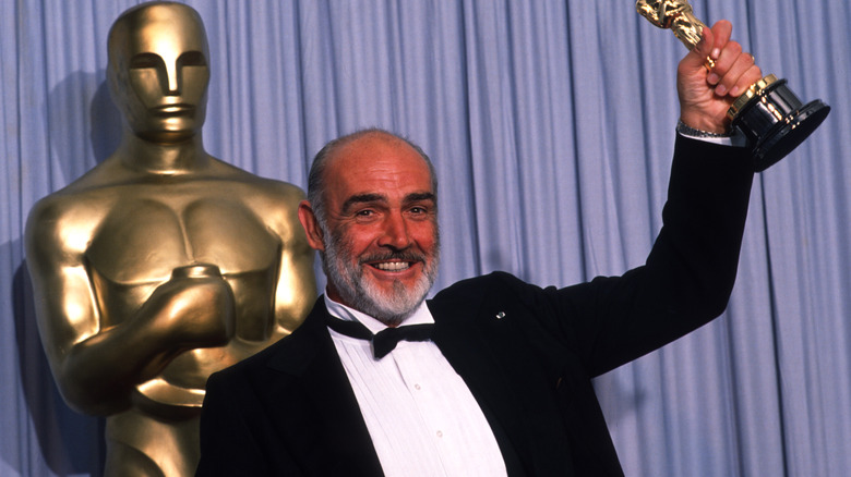 Sean Connery posing at Oscars