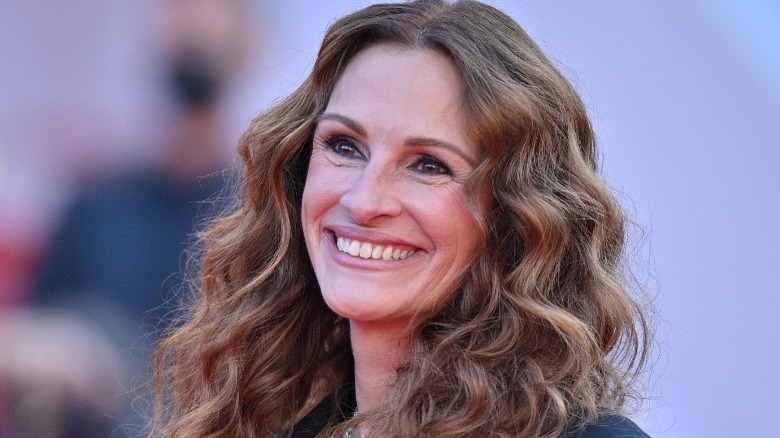 Julia Roberts smiling for a photograph