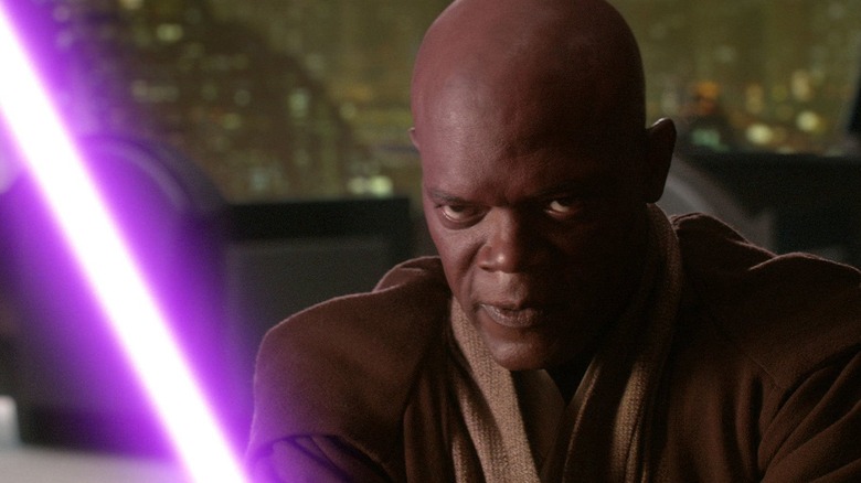 Mace aims his lightsaber