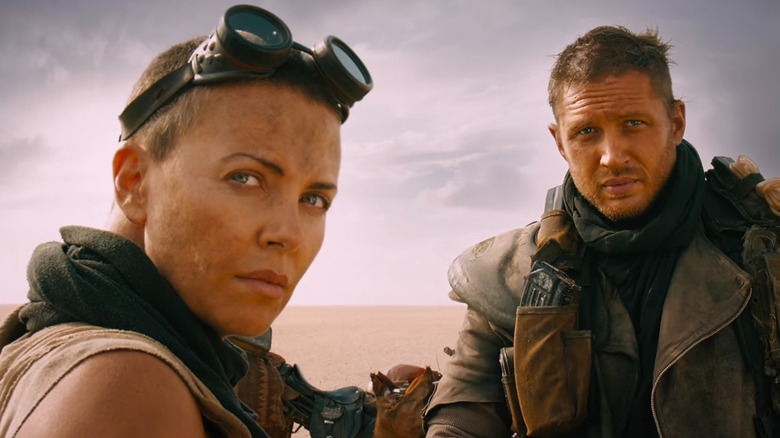 Furiosa (Charlize Theron) and Max (Tom Hardy) in the desert in Mad Max: Fury Road