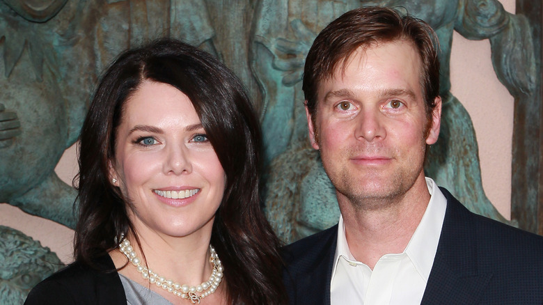 Lauren Graham and Peter Krause smiling