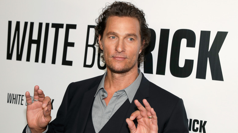 Matthew McConaughey posing at premiere