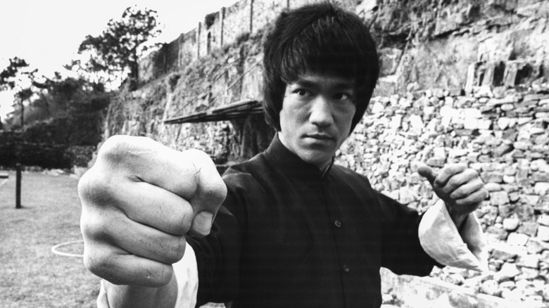 Bruce Lee preparing for fight