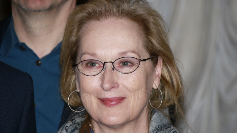 Meryl Streep wears glasses