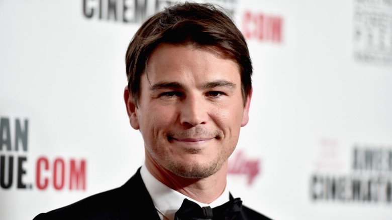 Josh Hartnett smiles for camera