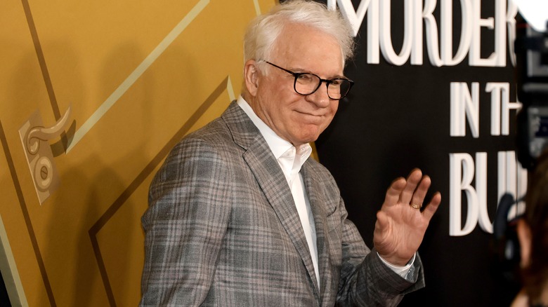 Steve Martin waving at premiere