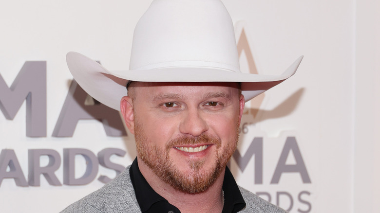 Cody Johnson wearing white hat