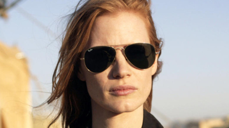 Jessica Chastain in aviator sun glasses