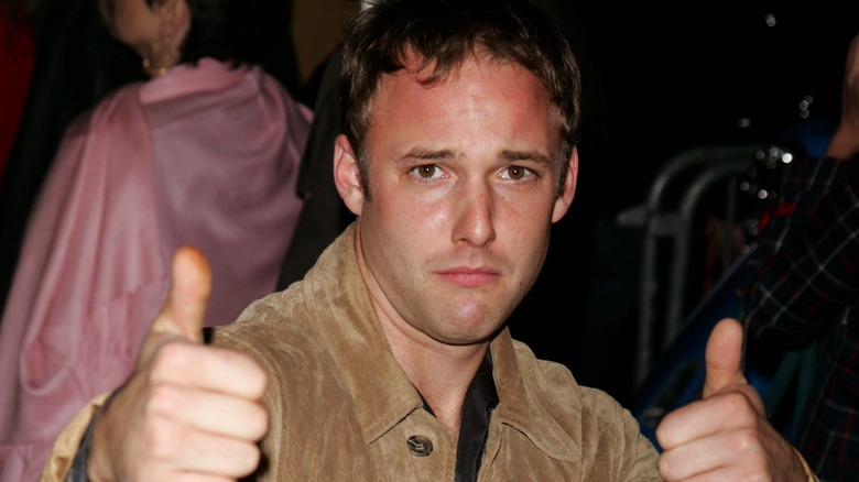 Brad Renfro gives thumbs up