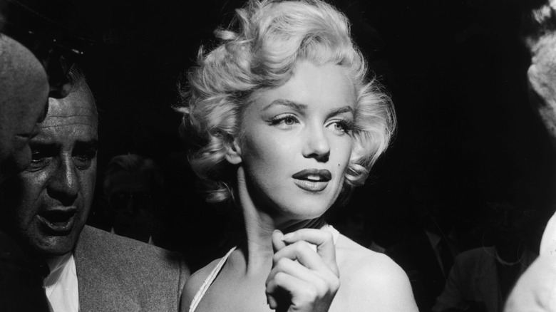 Marilyn Monroe turns her head