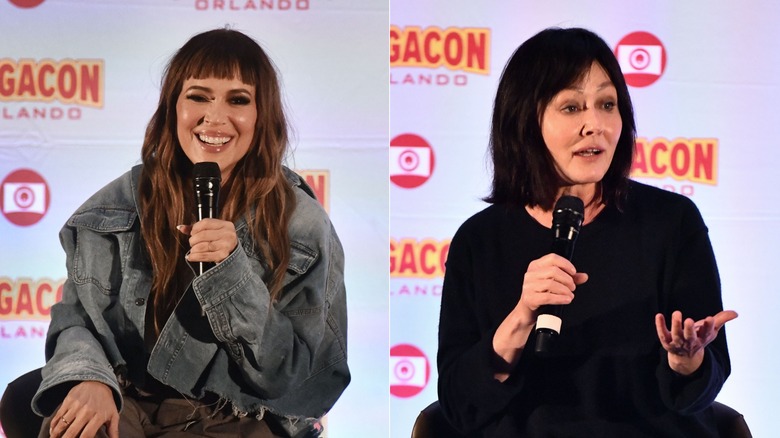 Alyssa Milano and Shannen Doherty holding mics