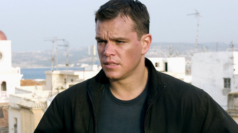 Bourne stands on a rooftop (2007)