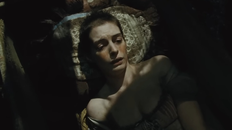 Fantine lying down