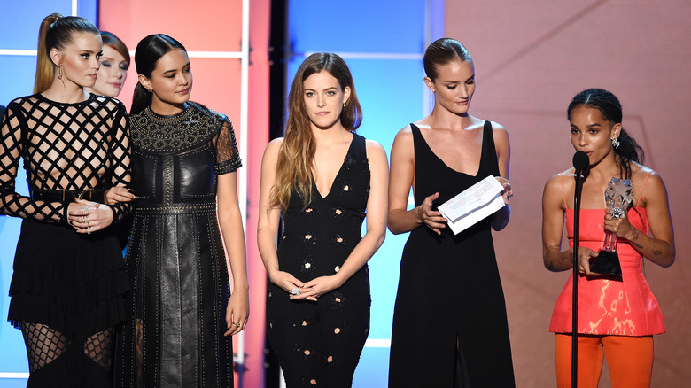 Abbey Lee, Courtney Eaton, Rosie Huntington-Whiteley, Riley Keough and Zoë Kravitz accepting award