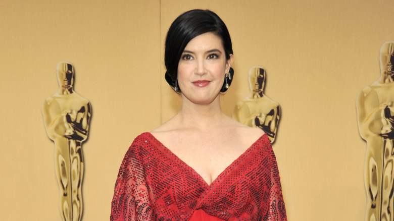 Phoebe Cates posing at the 81st Academy Awards in 2009