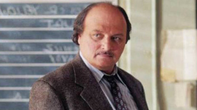 Dennis Franz turns his head