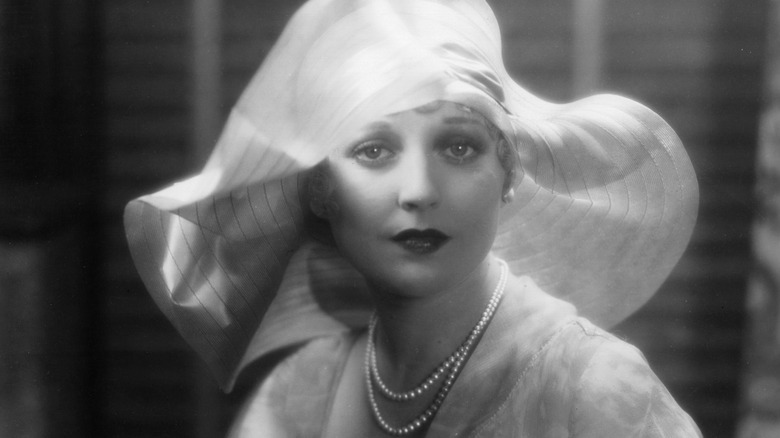 Thelma Todd in a large hat