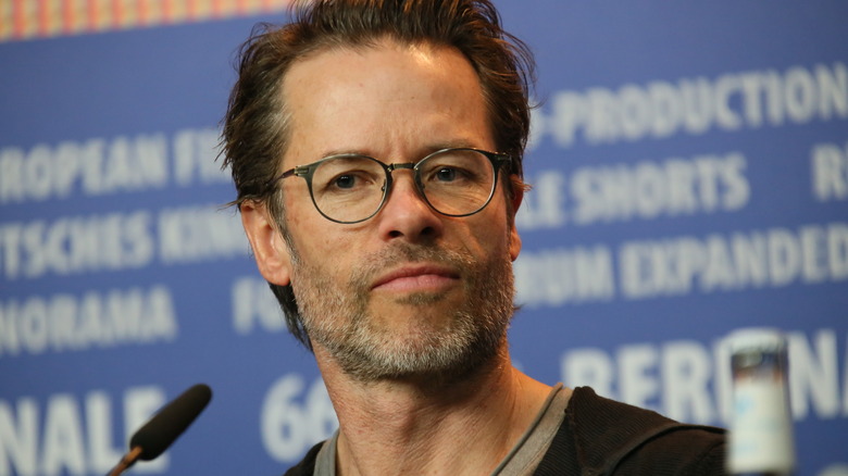 Guy Pearce listening