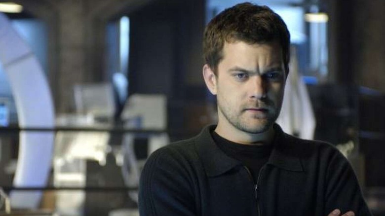 Joshua Jackson folds his arms